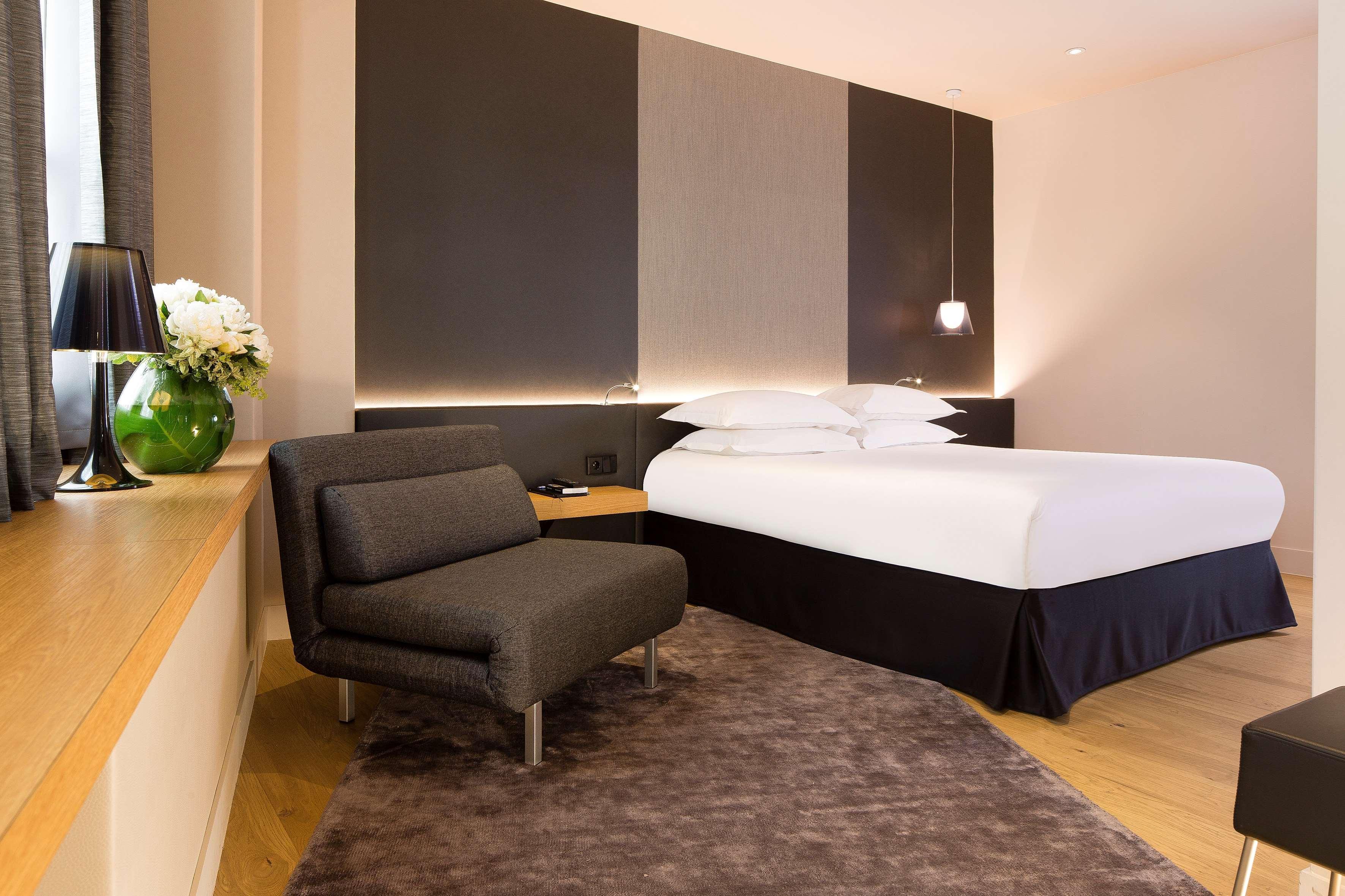 Western Quartier Latin Pantheon