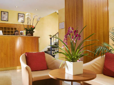 Western Quartier Latin Pantheon